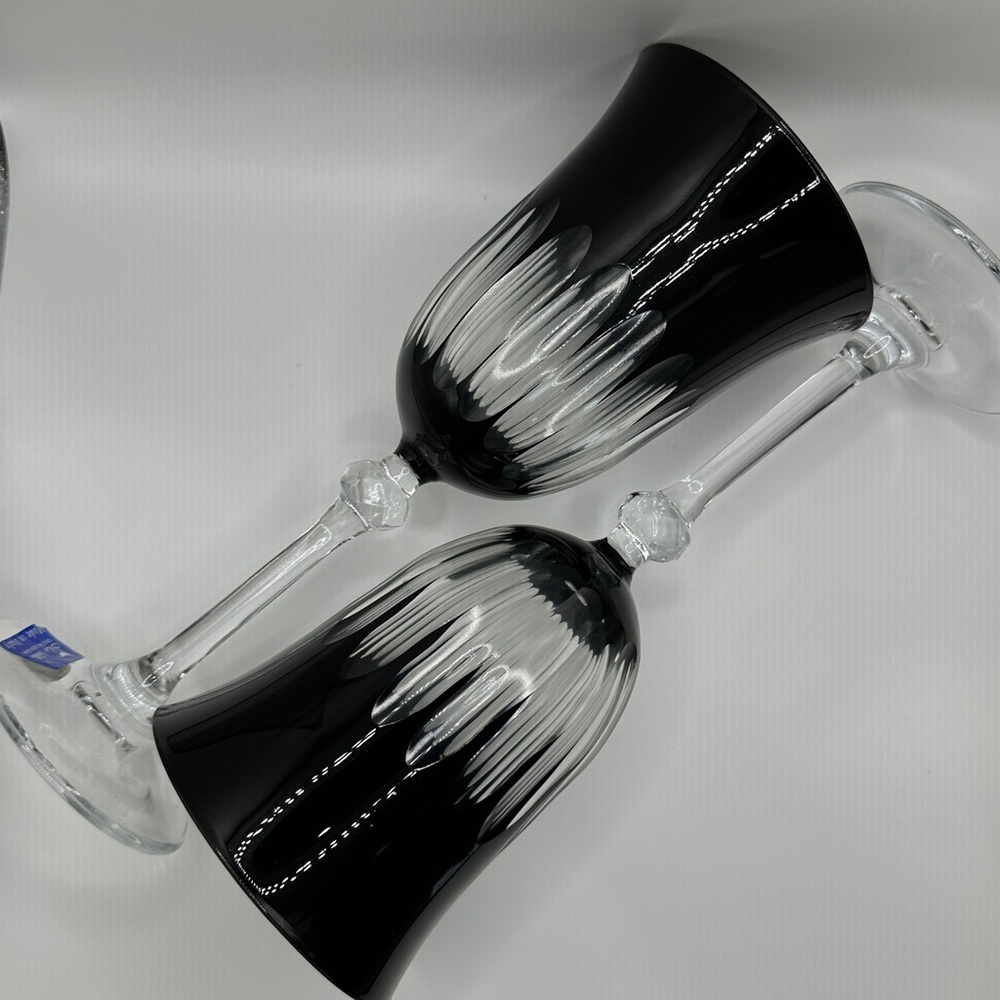 Elegant Black and White Wine Glass Set